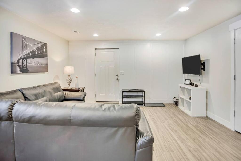 New Furnished 2Bd Apt! Great For Long Stays Vineyard Esterno foto